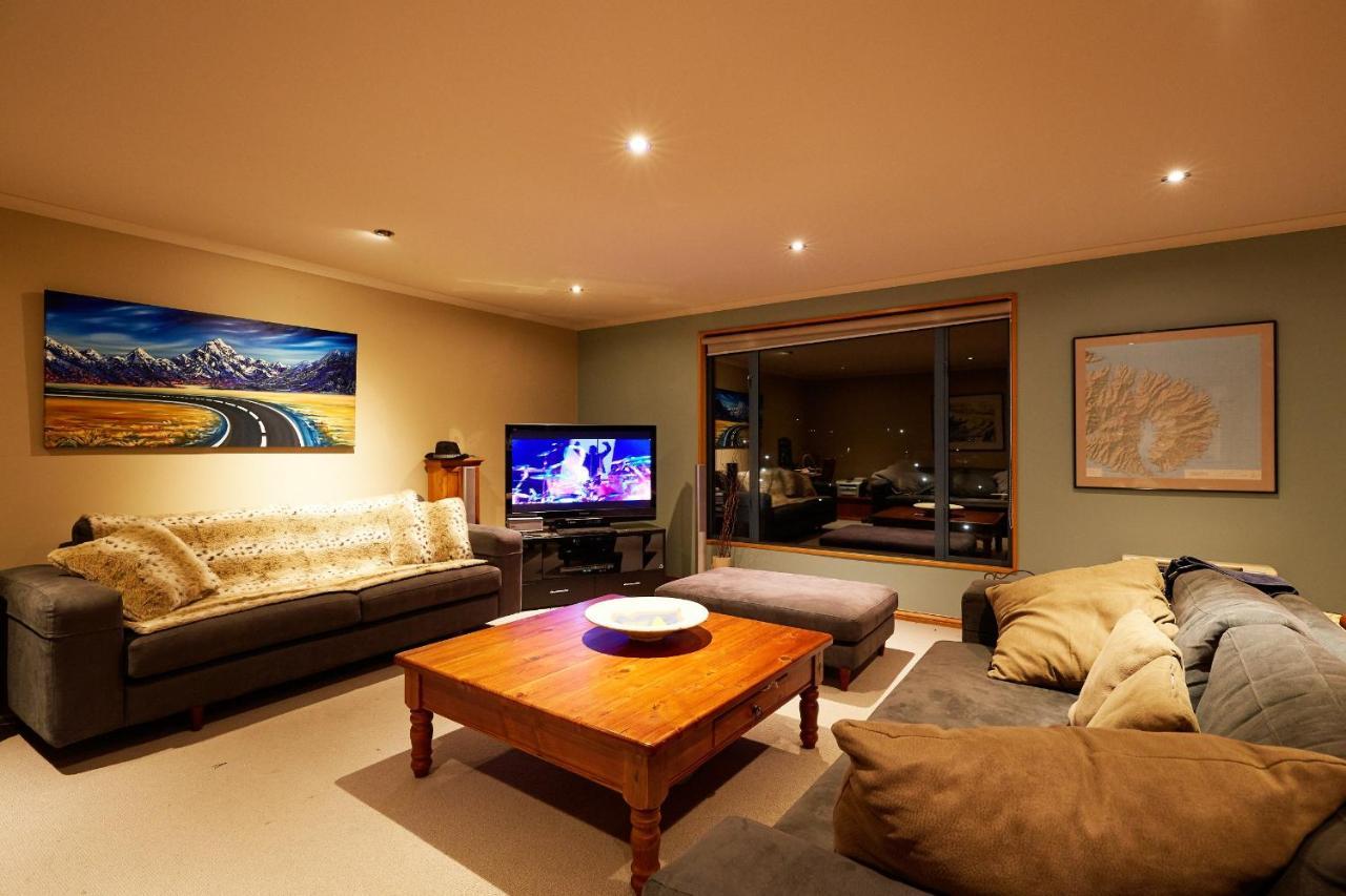 Akaroa Holiday Home Spacious And Quite With Stunning Harbour Views And Close To Town 외부 사진